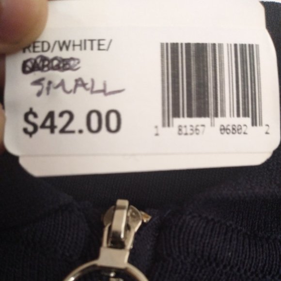 Short sleeved shorts jumpsuit. - Picture 2 of 4